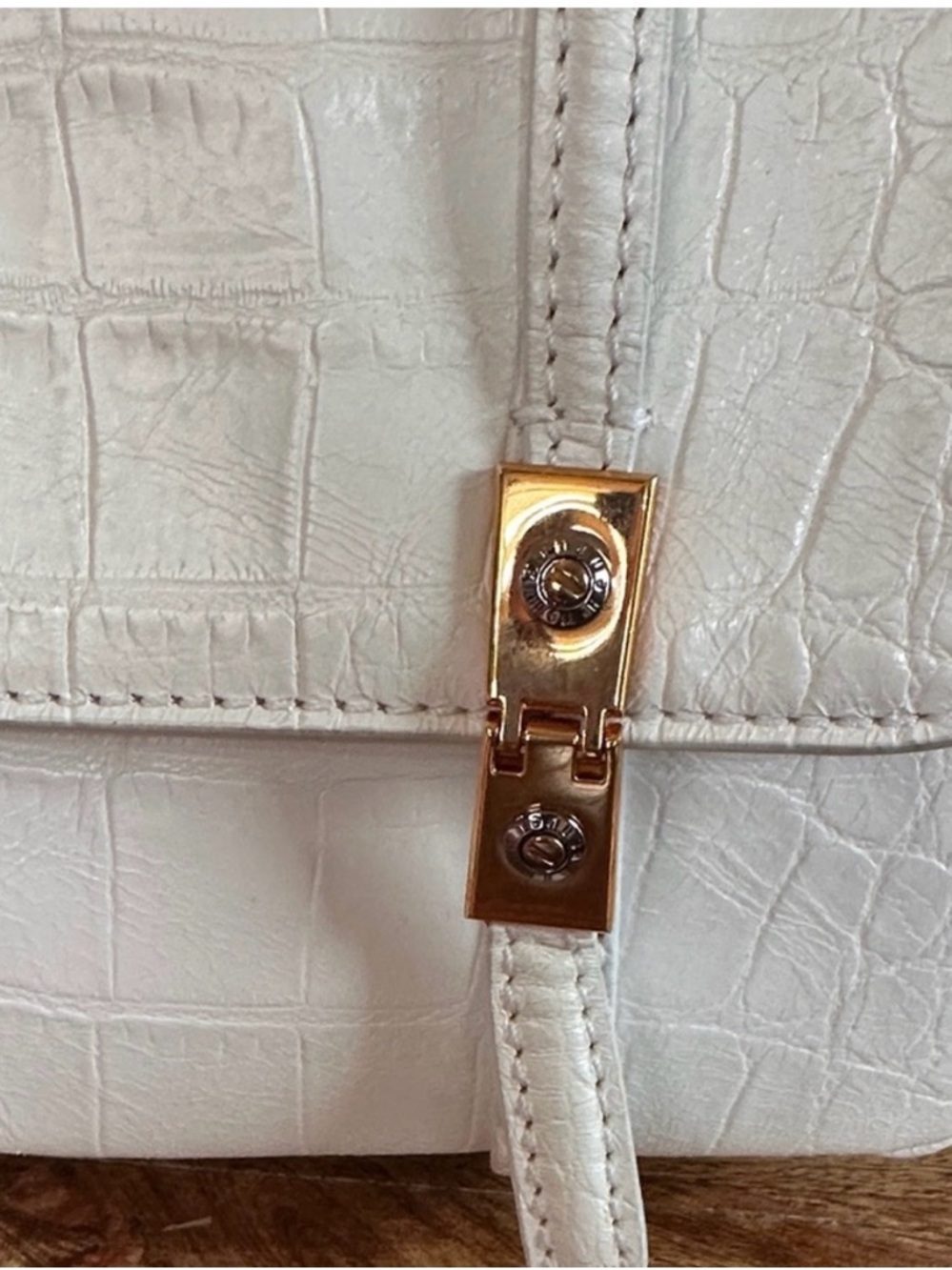 Henri Bendel White “Starlet” Crocodile-Embossed Leather Small Shoulder Bag GUC - Picture 6 of 16